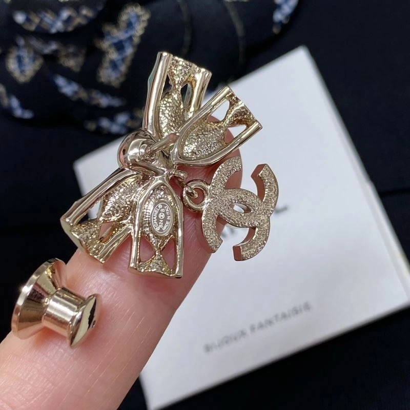 Tailored Chanel Brooches 228345
