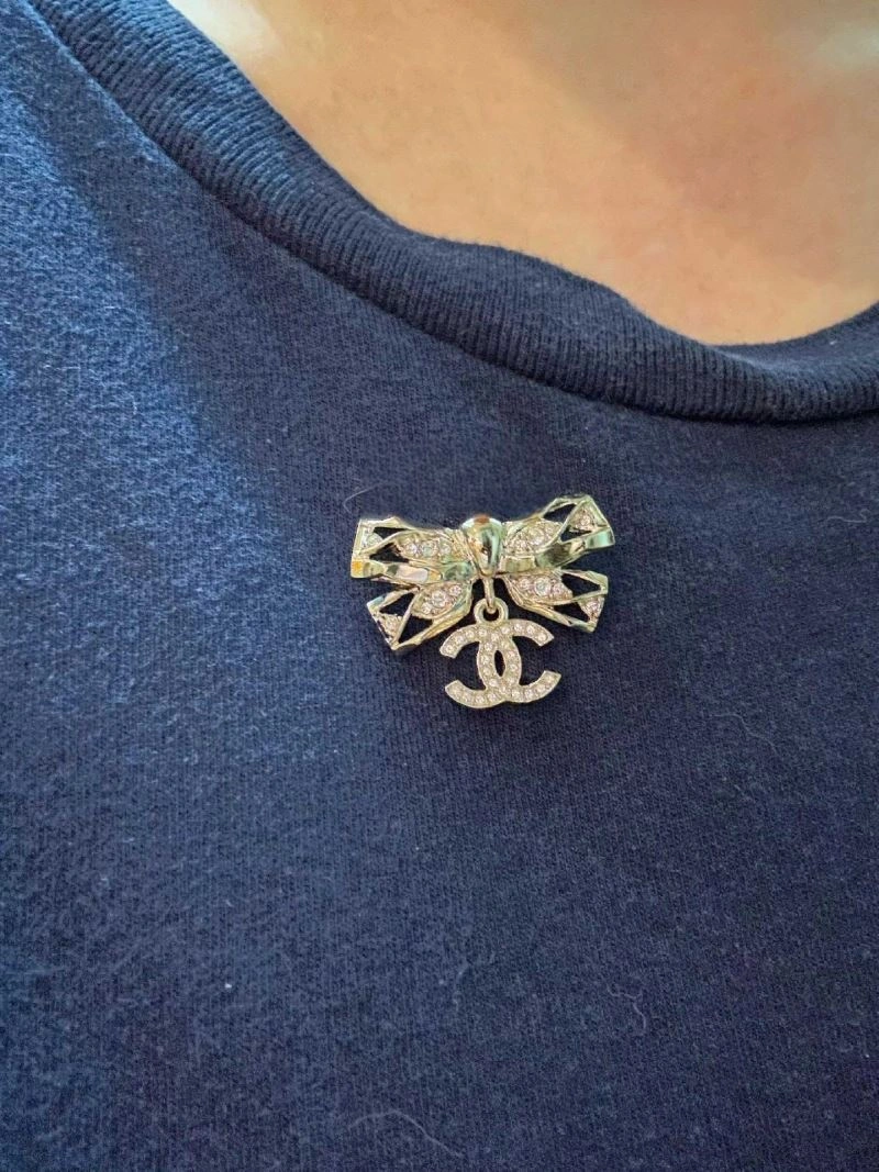 Tailored Chanel Brooches 228345