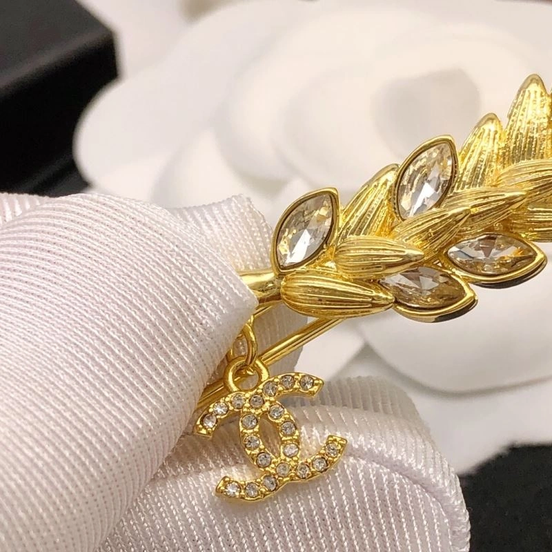 Chic Chanel Brooches 228277