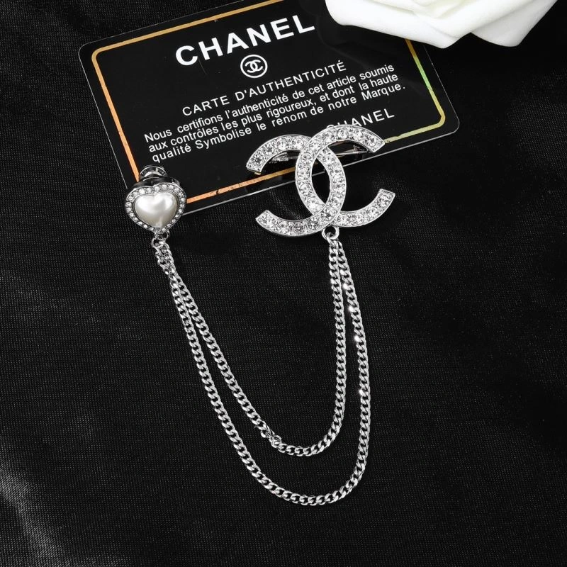 Supportive Chanel Brooches 228285