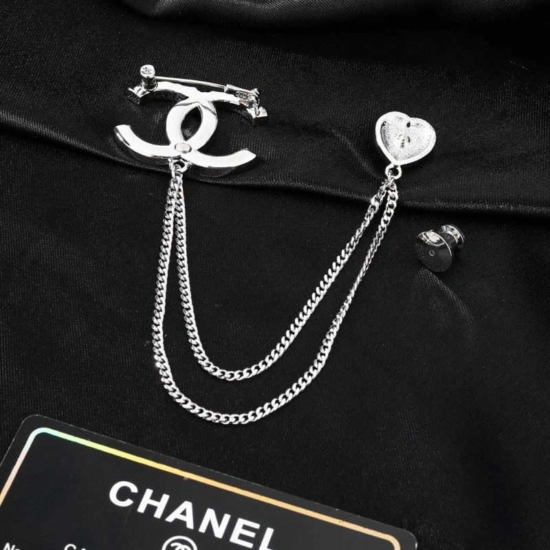 Supportive Chanel Brooches 228285