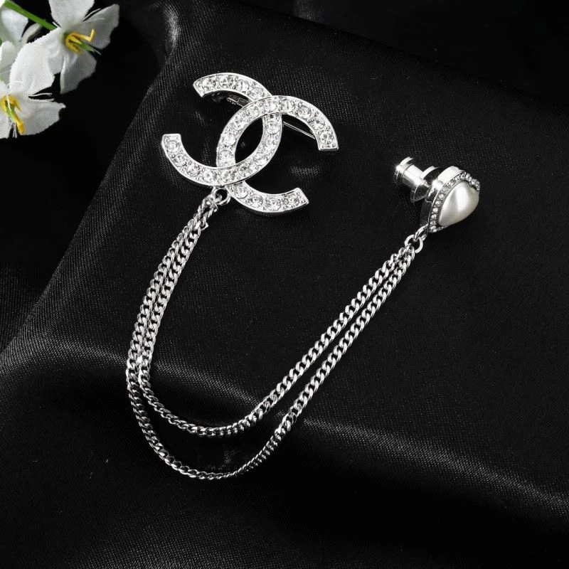 Supportive Chanel Brooches 228285