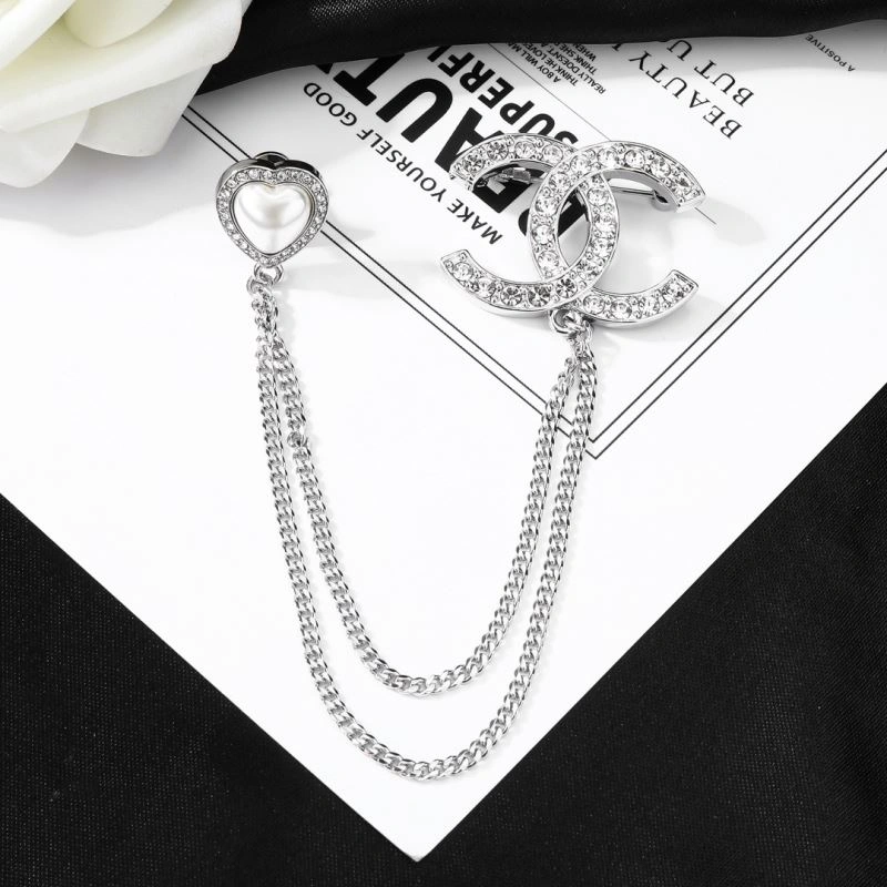 Supportive Chanel Brooches 228285