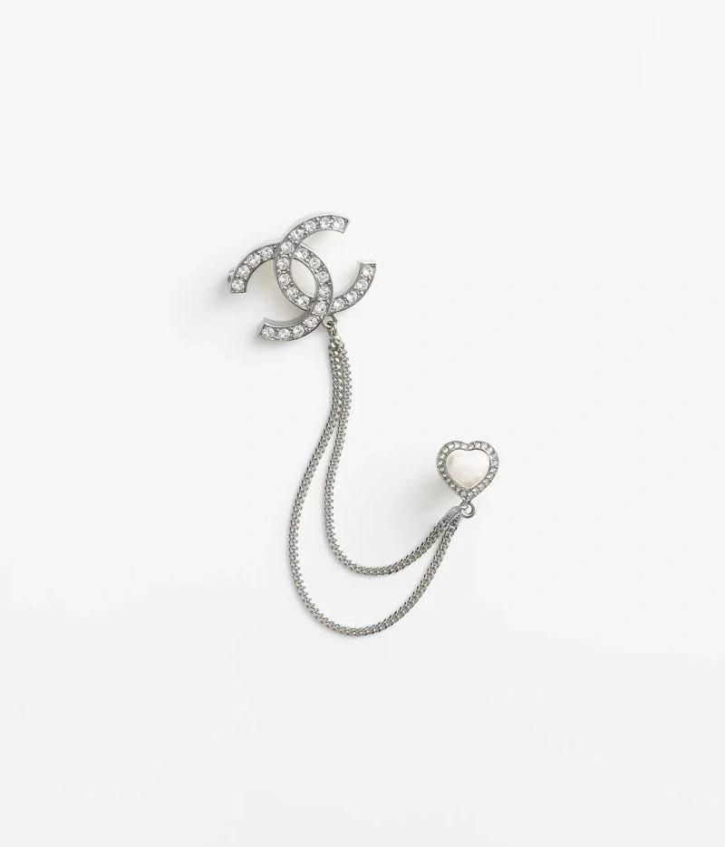 Supportive Chanel Brooches 228285