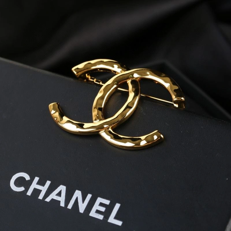 Tailored Chanel Brooches 228273