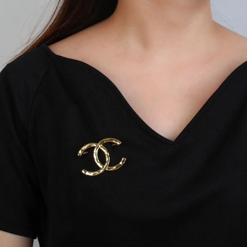 Tailored Chanel Brooches 228273