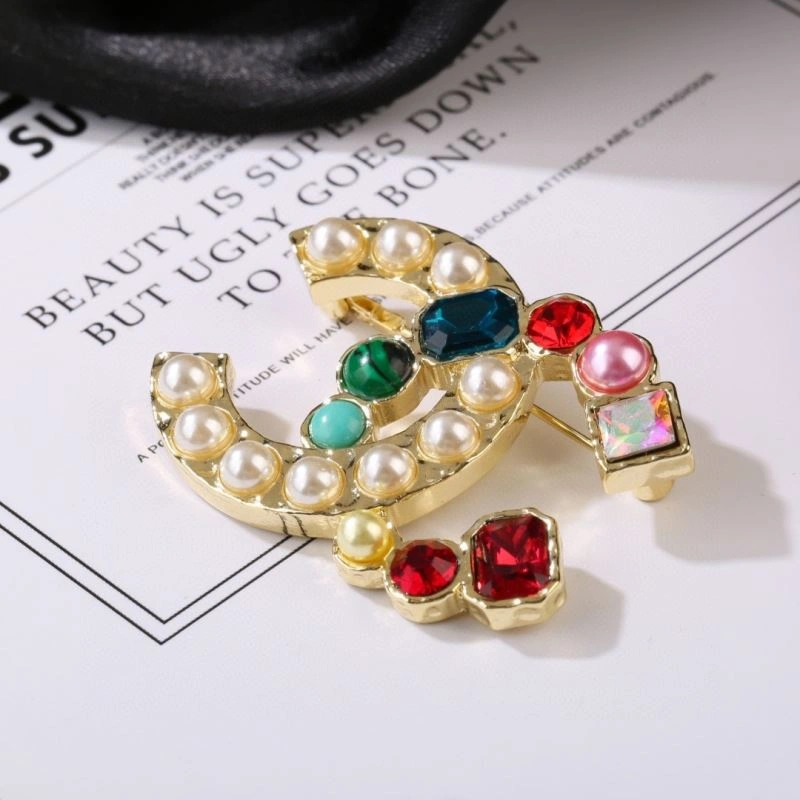 UrbanChic Chanel Brooches 228270