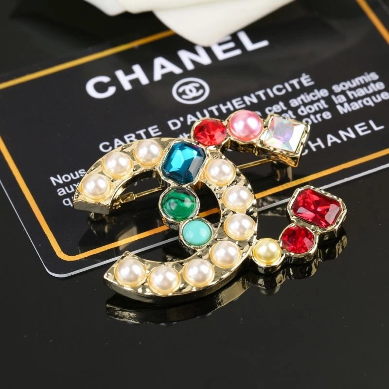 UrbanChic Chanel Brooches 228270