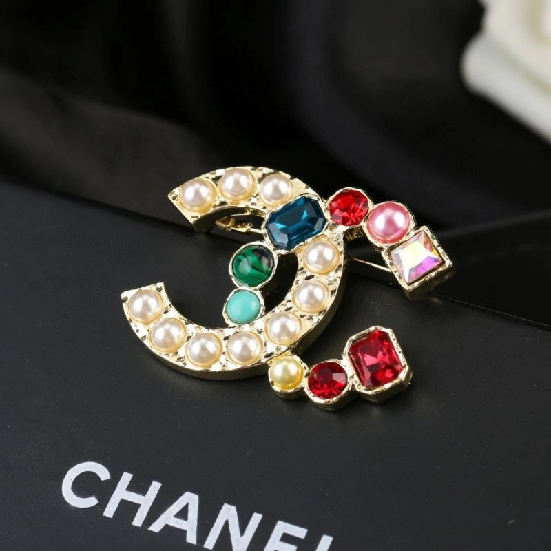UrbanChic Chanel Brooches 228270