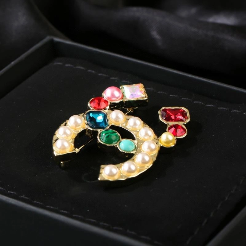 UrbanChic Chanel Brooches 228270