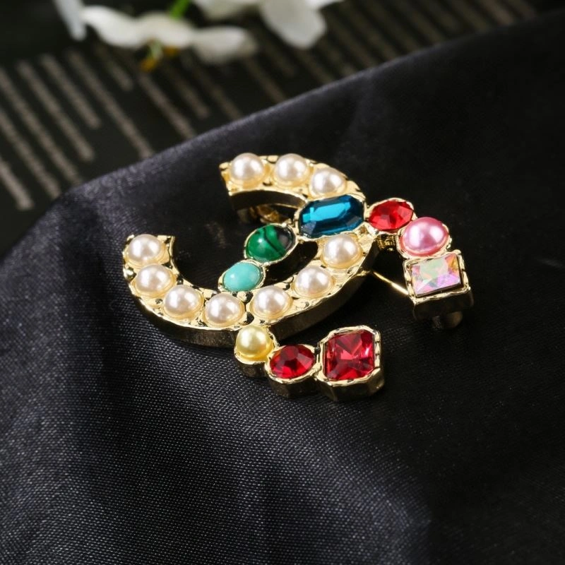 UrbanChic Chanel Brooches 228270