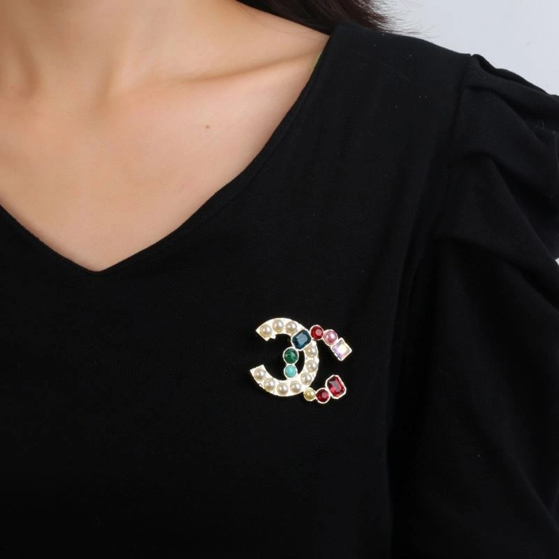 UrbanChic Chanel Brooches 228270