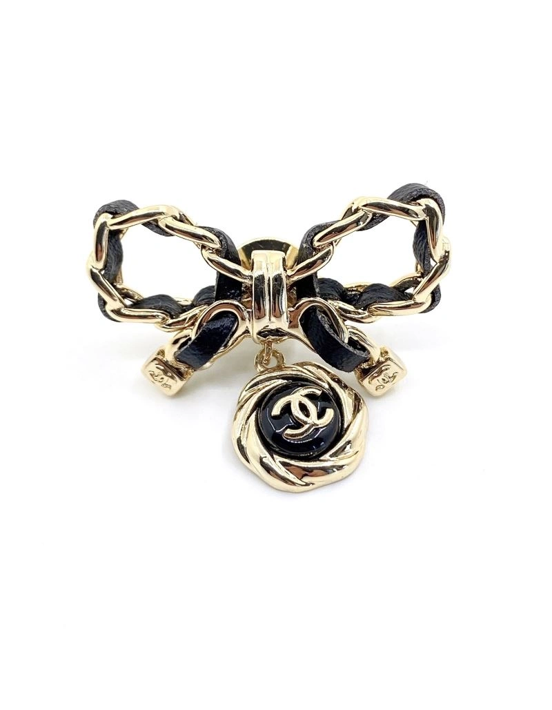 Minimalist Chanel Brooches 228298
