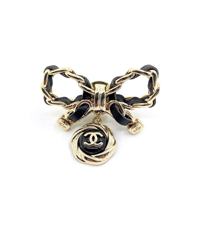 Minimalist Chanel Brooches 228298