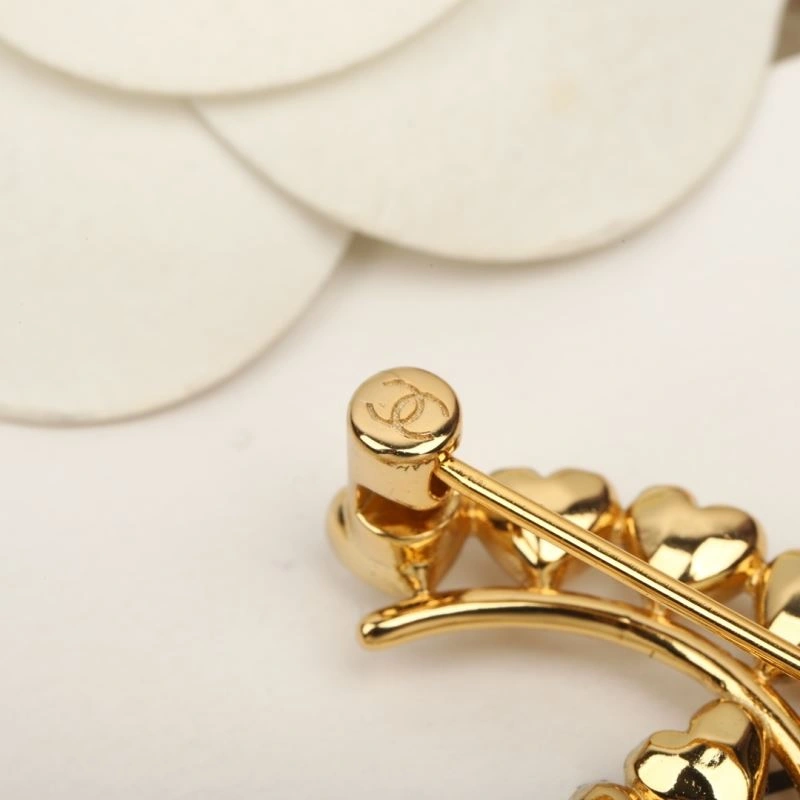 Affordable Chanel Brooches 228271