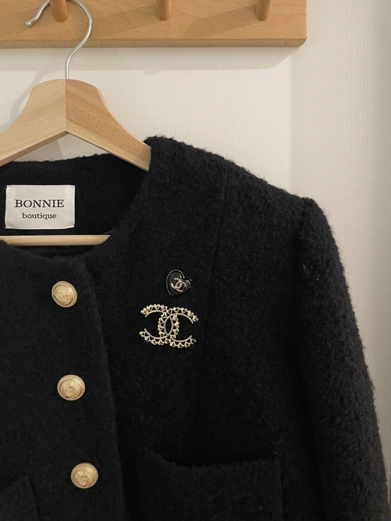 Affordable Chanel Brooches 228271