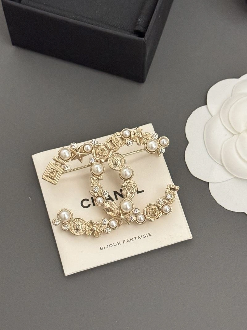 Supportive Chanel Brooches 228293