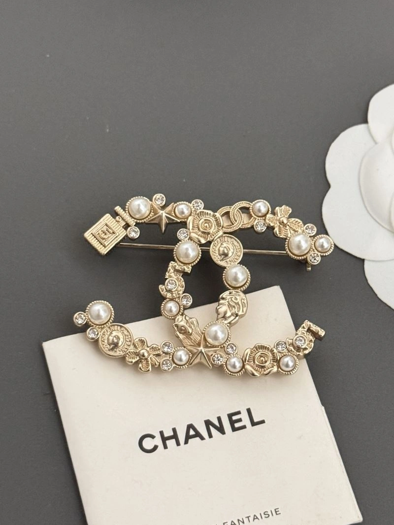 Supportive Chanel Brooches 228293