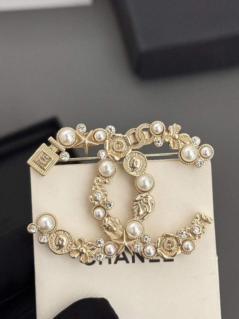 Supportive Chanel Brooches 228293