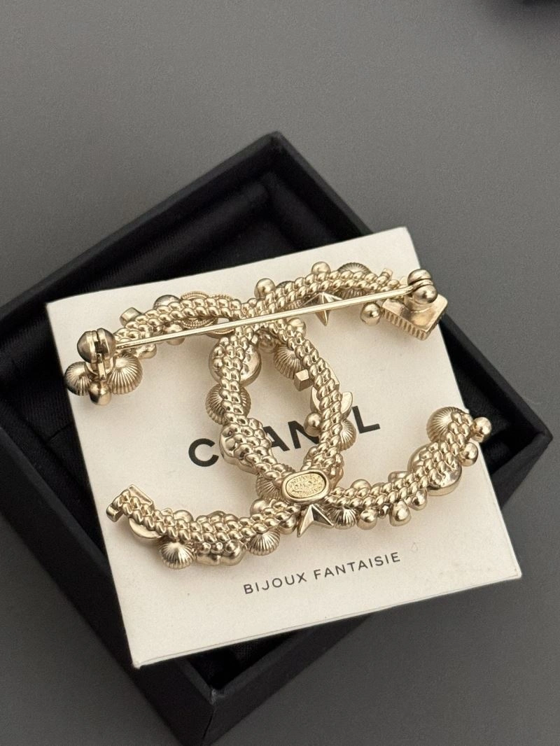 Supportive Chanel Brooches 228293