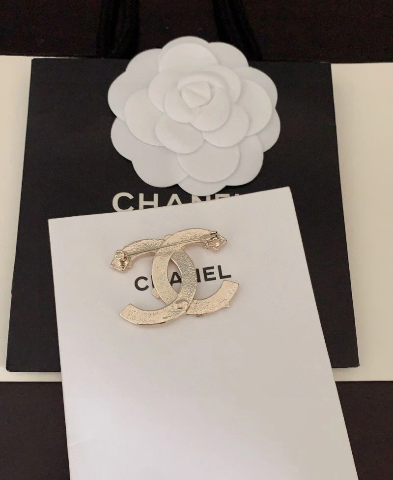 SoftTouch Chanel Brooches 228258