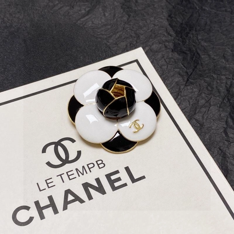 Bright Chanel Brooches 228255