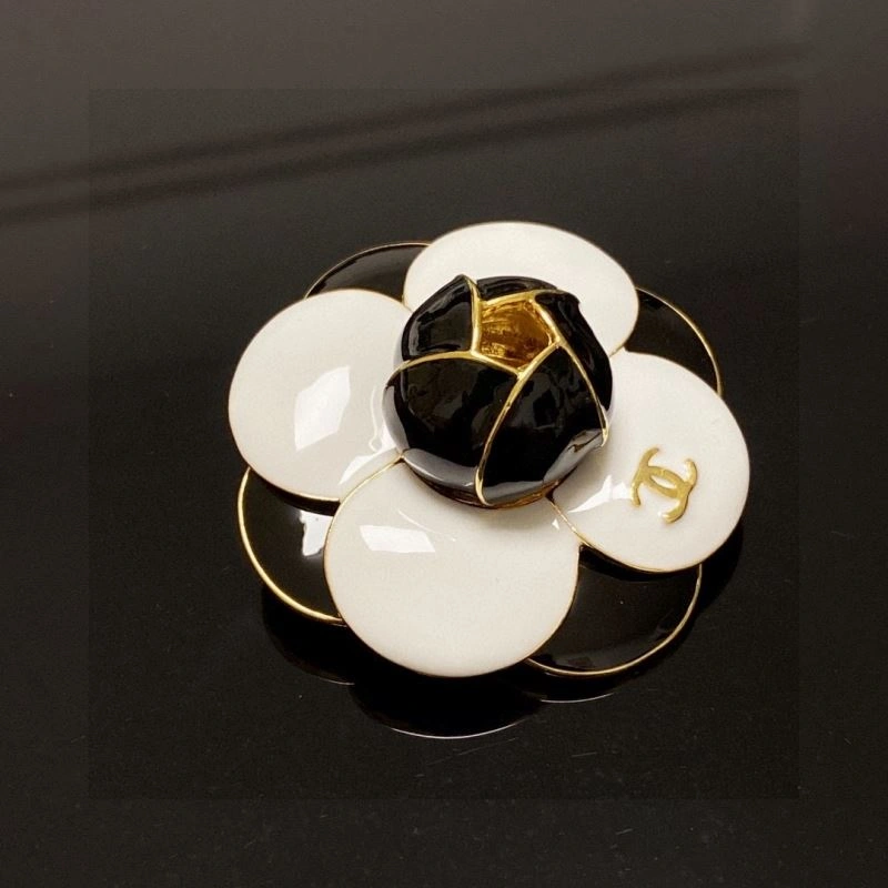 Bright Chanel Brooches 228255