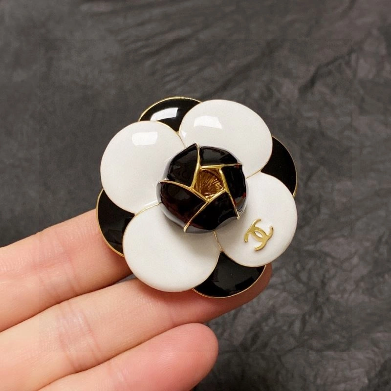 Bright Chanel Brooches 228255