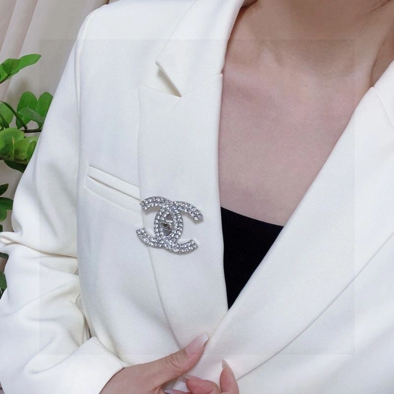 WellDesigned Chanel Brooches 228263