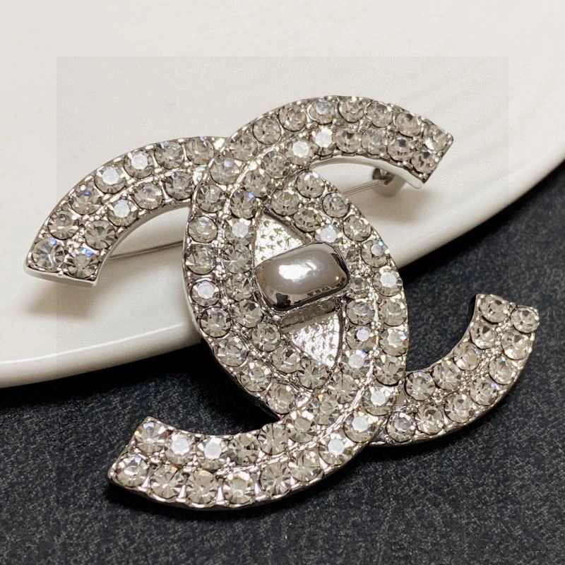 WellDesigned Chanel Brooches 228263