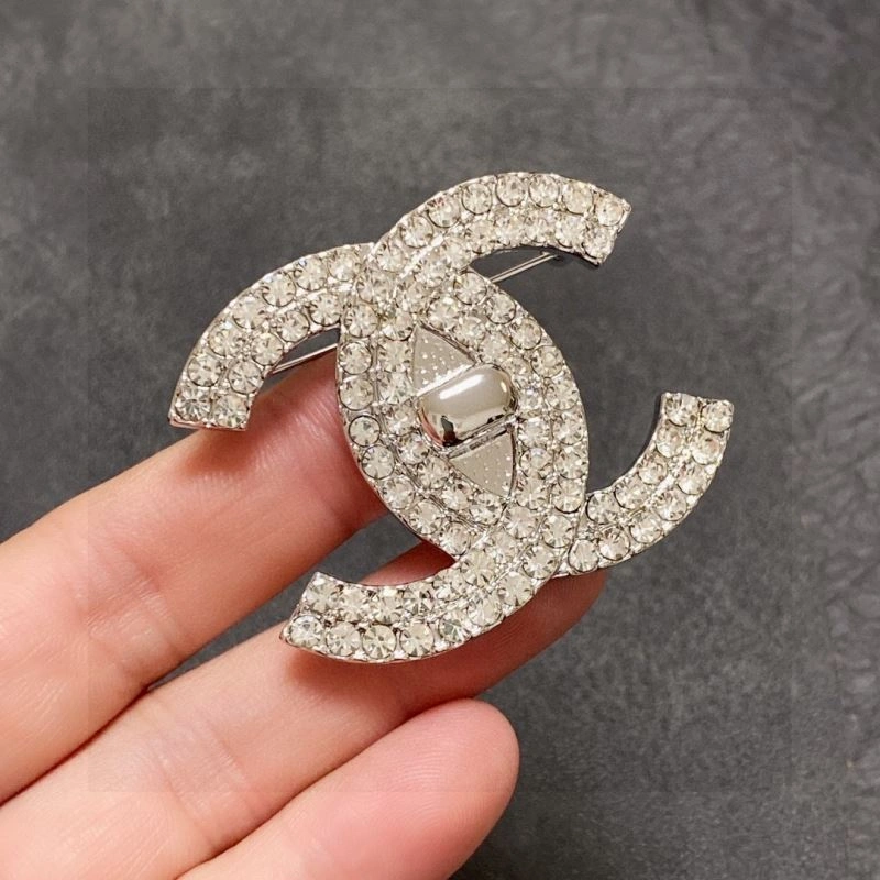 WellDesigned Chanel Brooches 228263