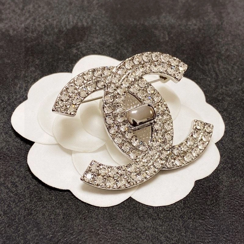 WellDesigned Chanel Brooches 228263