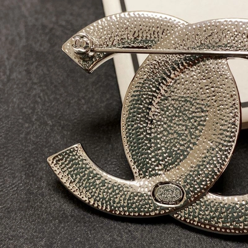 WellDesigned Chanel Brooches 228263