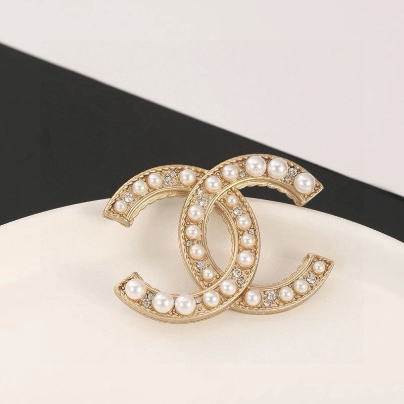 Chanel Brooches Affordable 228265