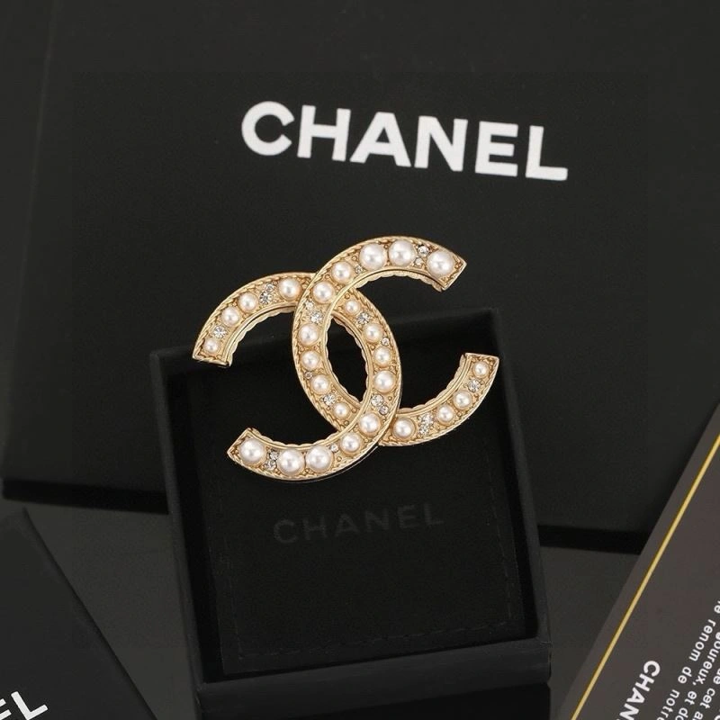 Chanel Brooches Affordable 228265