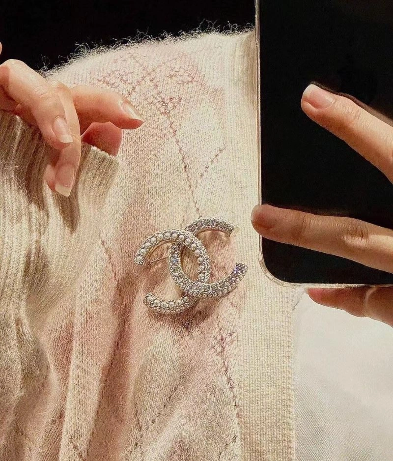 Chanel Brooches FashionForward 228344