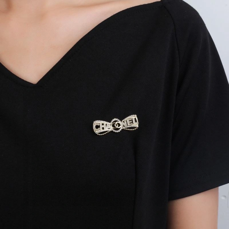 Chanel Brooches Affordable 228234