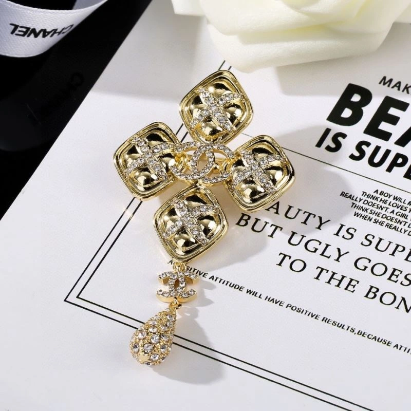 Unique Chanel Brooches 228240