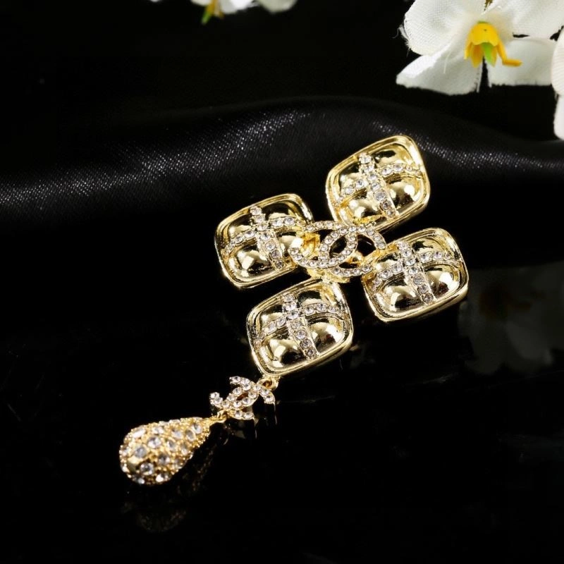 Unique Chanel Brooches 228240