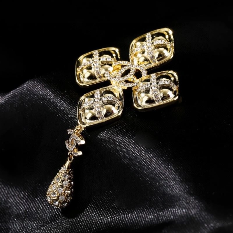Unique Chanel Brooches 228240