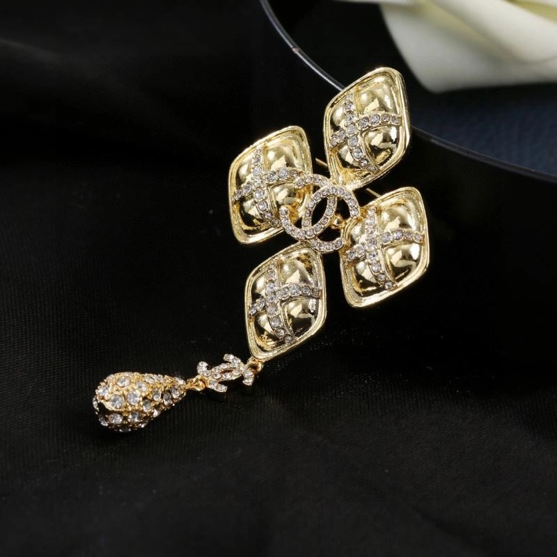 Unique Chanel Brooches 228240