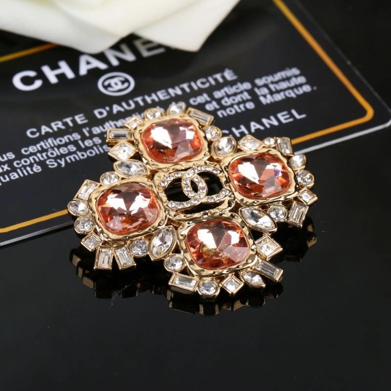 Neat Chanel Brooches 228274