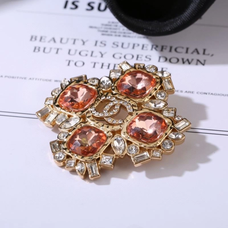 Neat Chanel Brooches 228274