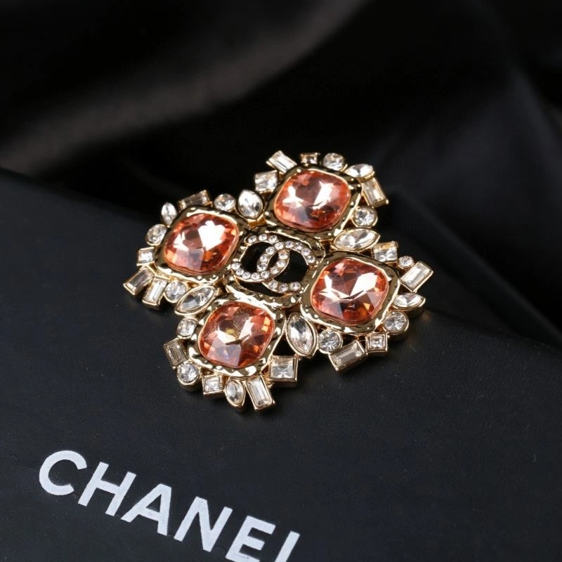 Neat Chanel Brooches 228274