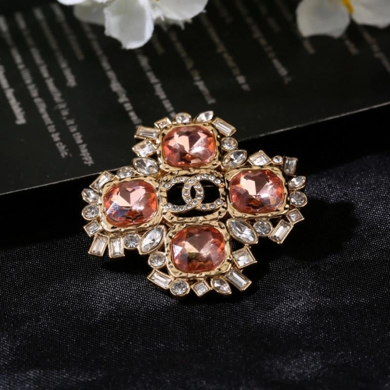 Neat Chanel Brooches 228274