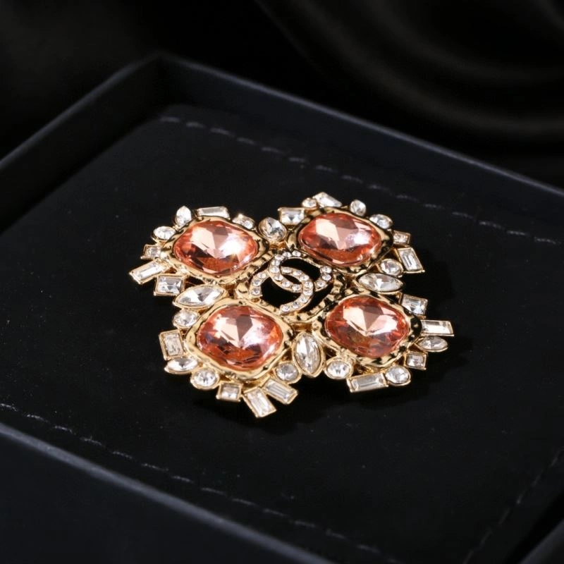Neat Chanel Brooches 228274