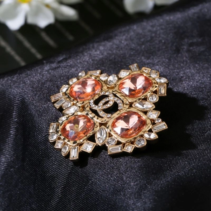 Neat Chanel Brooches 228274