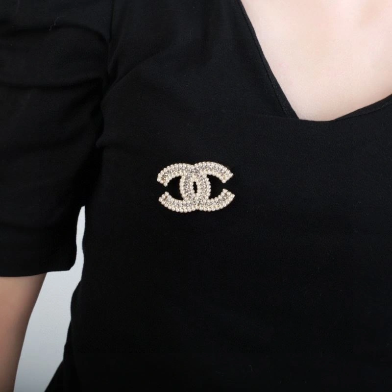 SoftTouch Chanel Brooches 228243