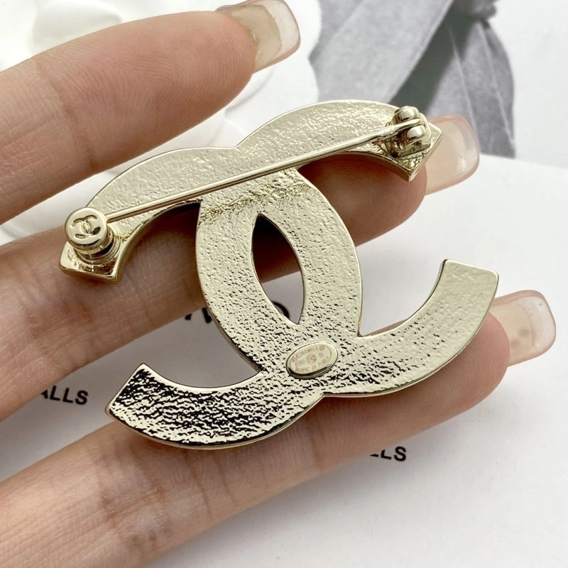 Reliable Chanel Brooches 228261