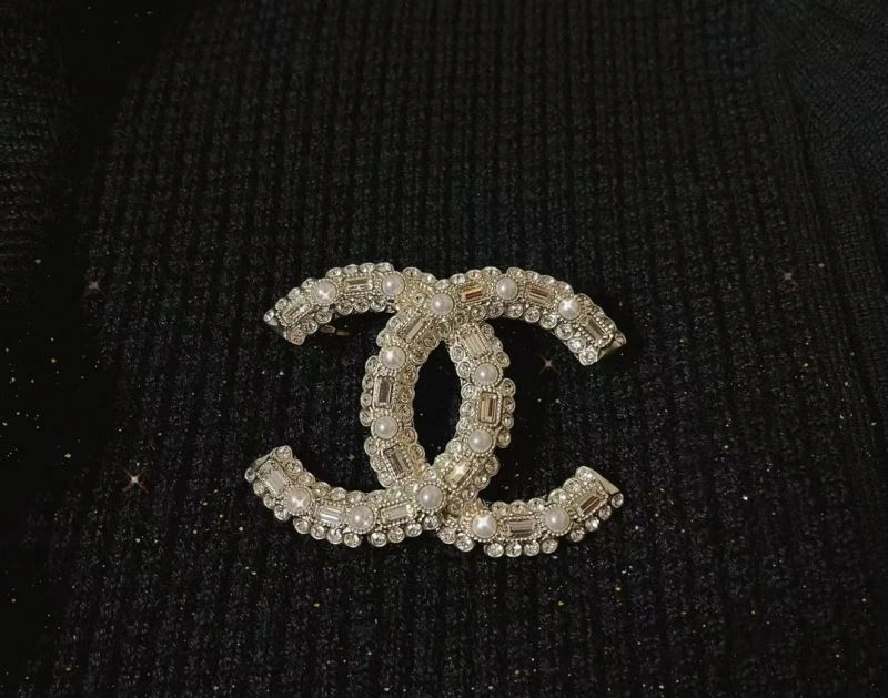 Trendsetting Chanel Brooches 228209